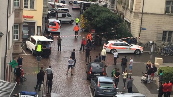 ΕΚΤΑΚΤΟ: Επίθεση με αλυσοπρίονο σε ελβετική πόλη – Τουλάχιστον πέντε τραυματίες